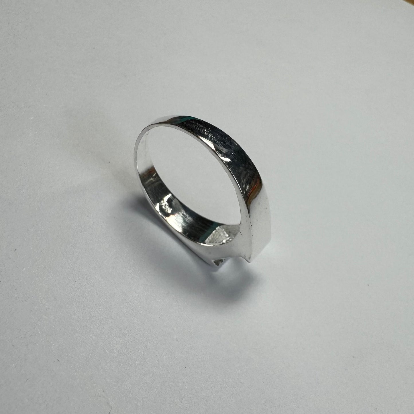 925 Sterling Silver Ring Size 8