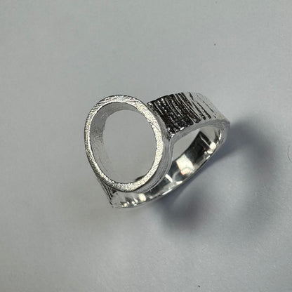 925 Sterling Silver Bezel Set Ring Size 8