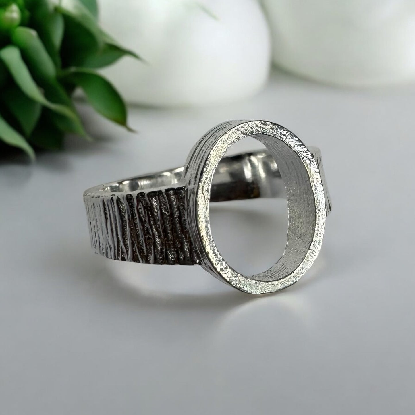 925 Sterling Silver Bezel Set Ring Size 8