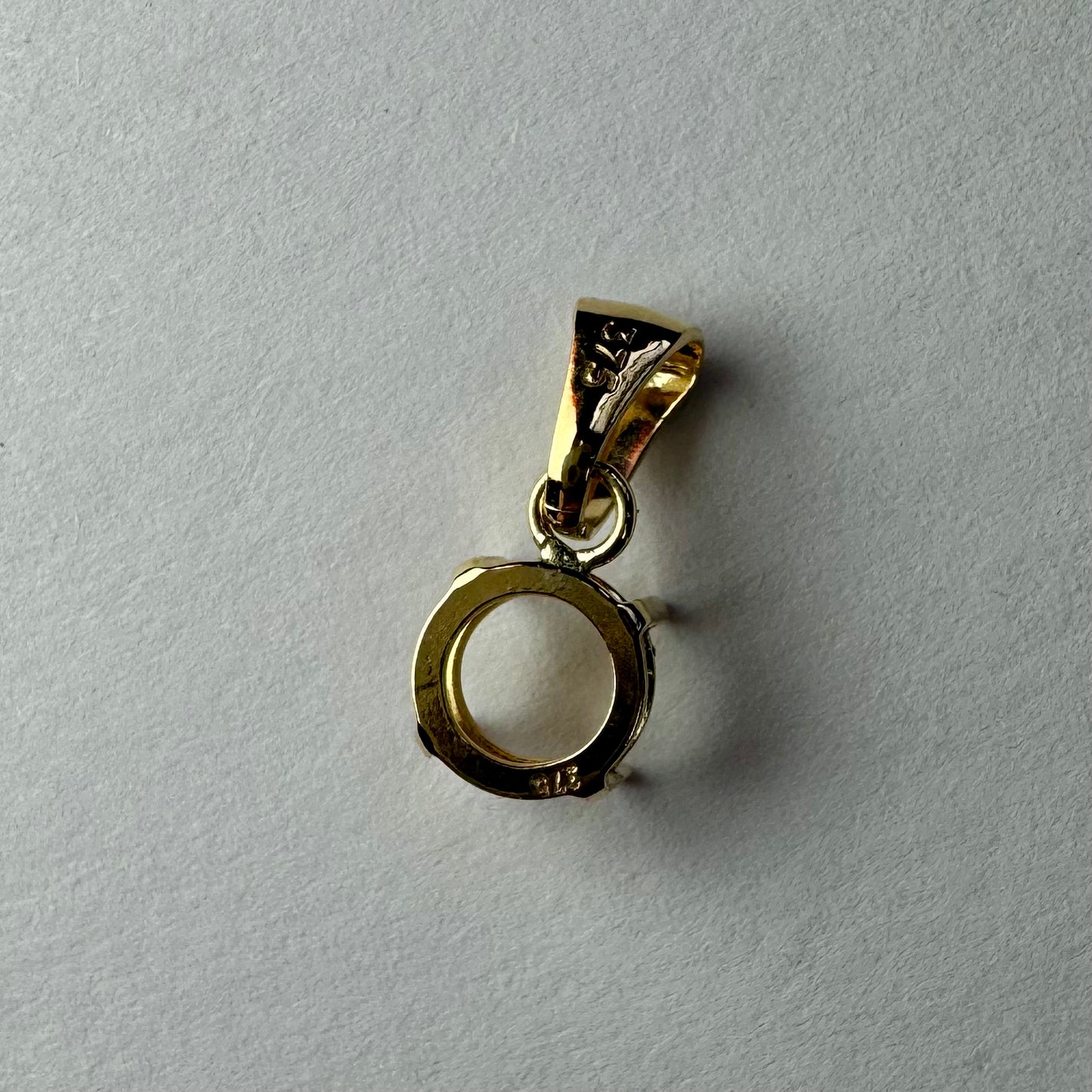 9ct Gold 4 Claw Double Bezel 6mm Round Pendant with Tapered Bail