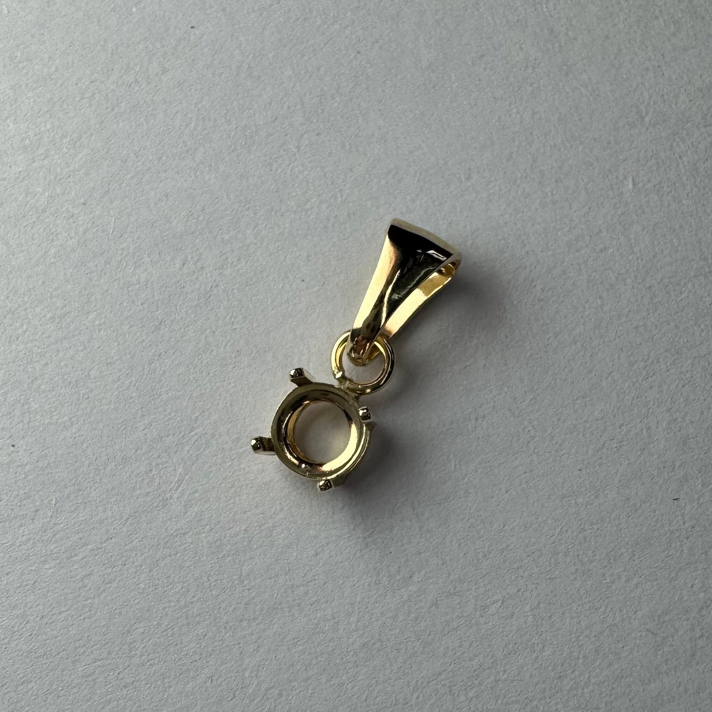 9ct Gold 4 Claw Double Bezel 4mm Round Pendant with Tapered Bail