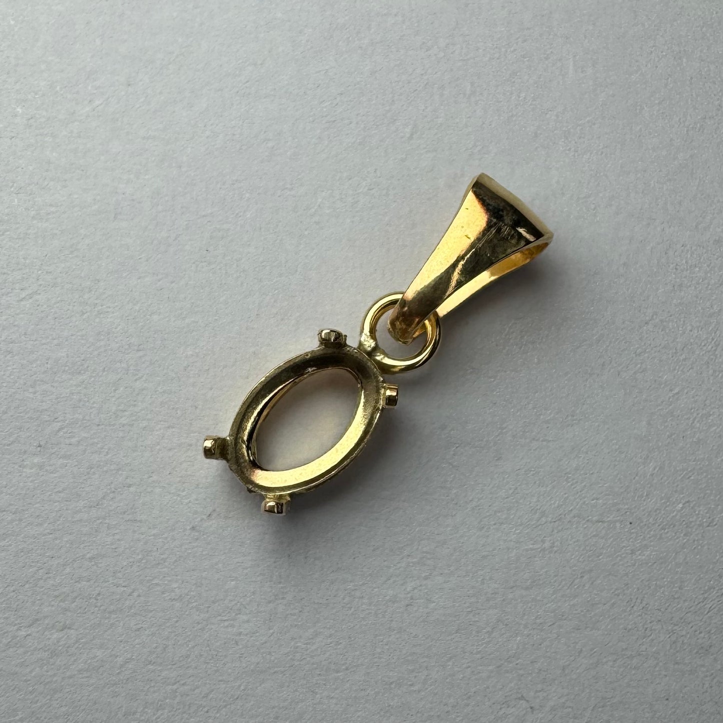 9ct Gold 4 Claw Double Bezel 6x4mm Oval Pendant with Tapered Bail