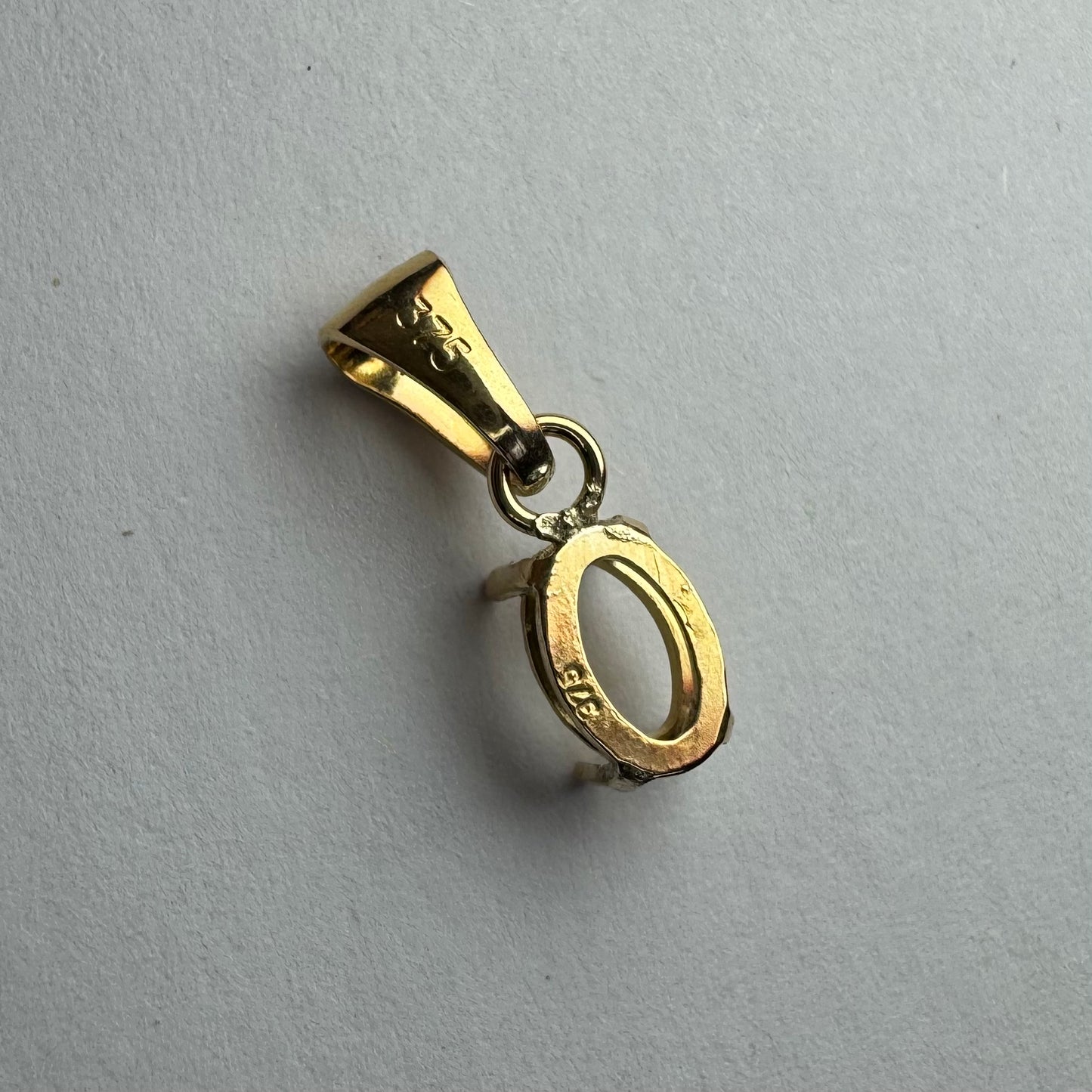 9ct Gold 4 Claw Double Bezel 6x4mm Oval Pendant with Tapered Bail